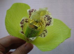 цветы из конфет своими руками49