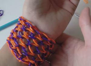 Браслет из резинок Чешуя дракона 25