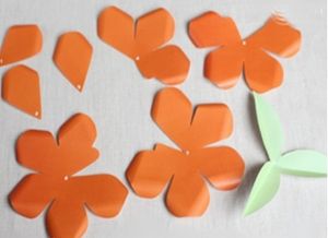 Как сделать розочку из бумаги6