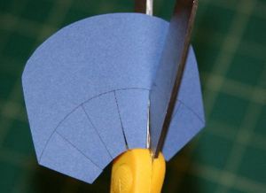 как сделать шапку из бумаги_12