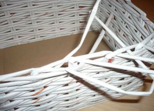 плетение из газет квадратной корзины6