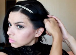 сделать прическу своими руками на короткие волосы 3