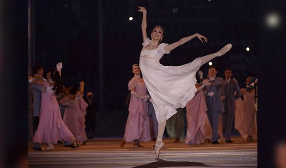 Светлана Захарова в роли Наташи Ростовой на первом балу (Сочи, февраль 2014)