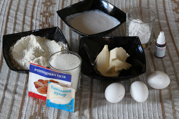 Необходимые ингредиенты для приготовления... Капкейки со сливочным кремом: пошаговый фото-рецепт