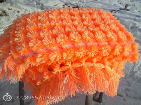 Моё рукоделие. Плед из помпонов, на раме. фото