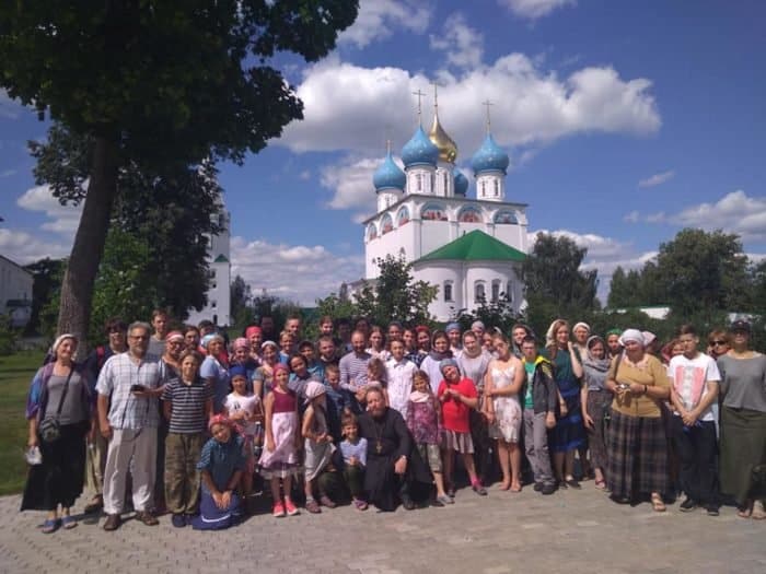 Чье мнение главнее — священника или прихожан? — и другие «больные» вопросы о церковной общине