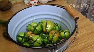 Острые зеленые помидоры фаршированные зеленью и чесноком. Spicy green tomatoes.