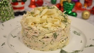 Салат из капусты с куриным филе и омлетом