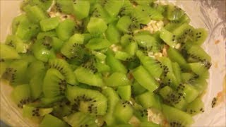 Рецепт Красивый Салат с киви Изумрудная россыпь