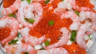 Салат с морепродуктами Морской. Салат с кальмарами. Салат с креветками, кальмарами и красной икрой .