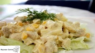 Салат с сухариками, курицей и помидорами