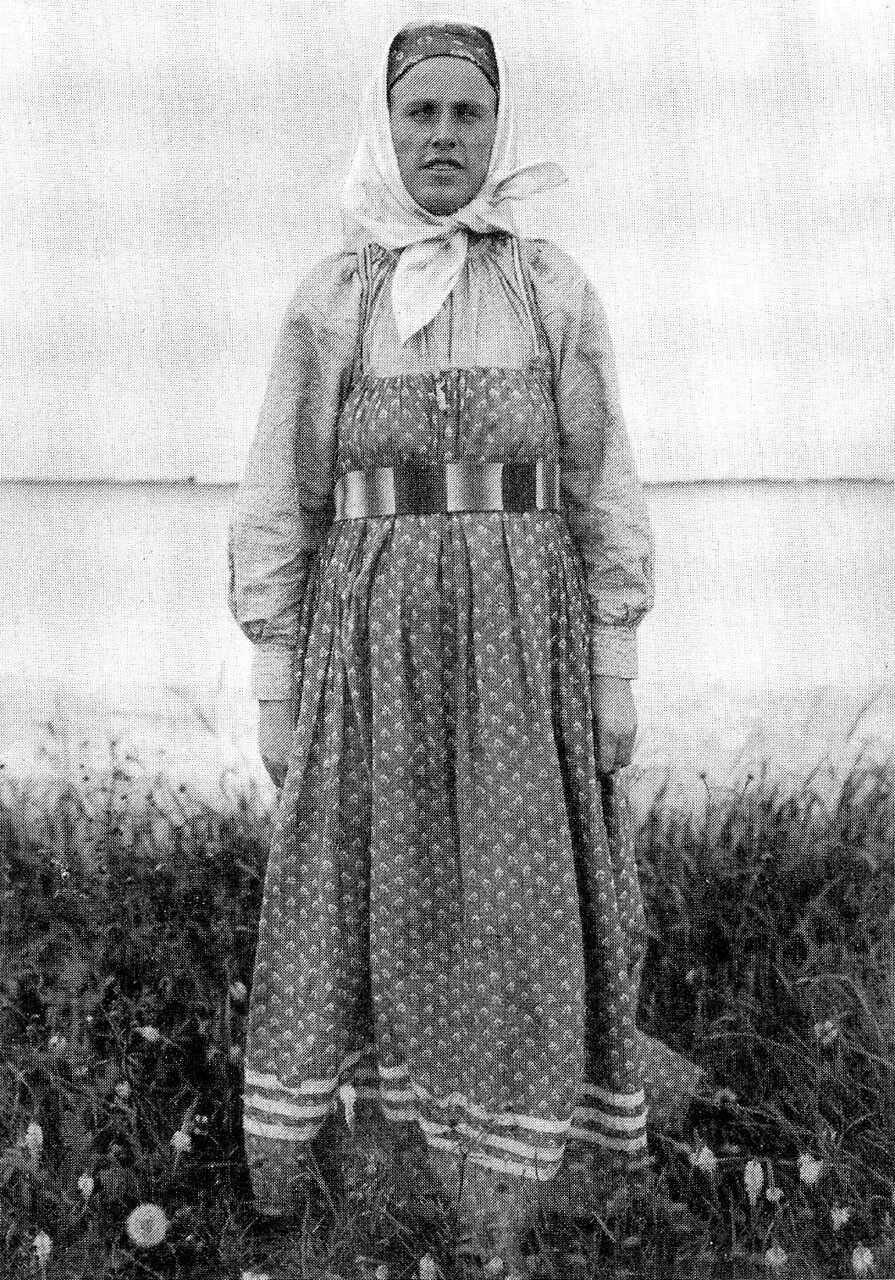 Женщина в будничном костюме. Вологодская губ. 1911 г.