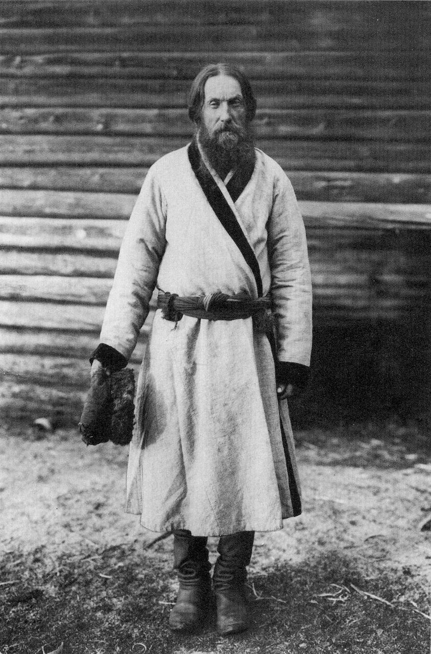 Мужчина в верхней одежде. Вологодская губ. 1910 г.