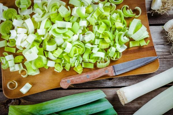 Порезать и разобрать на колечки.