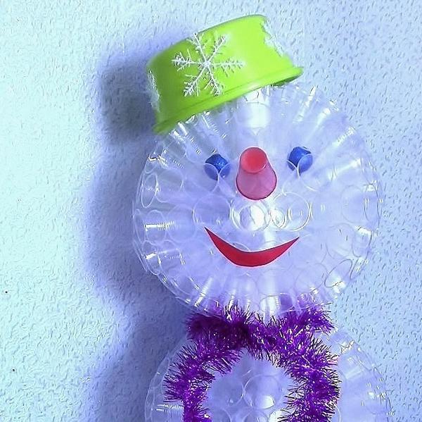 Снеговик из стаканчиков