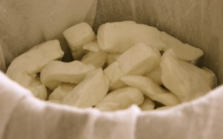 Твердый сыр в домашних условиях - фото шаг 7