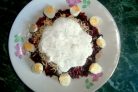 Салат из свеклы с сыром и яйцом