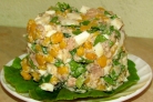 Салат с печенью трески и кукурузой