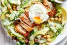 Салат "Цезарь" с жареной семгой и авокадо