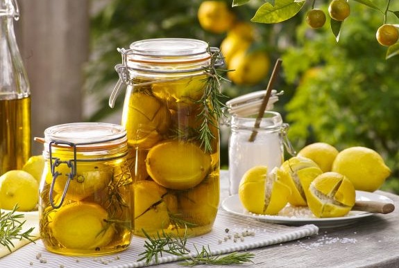 Как приготовить соленые лимоны