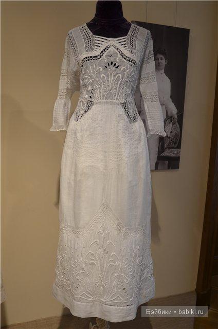 Белое батистовое платье