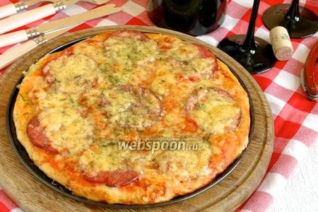 Фото рецепта Пицца с сервелатом и томатами