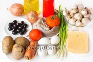 Подготовим язык, картофель, морковь, яйца, шампиньоны, твёрдый сыр, репчатый и зелёный лук, жирный майонез, соль, чёрный молотый перец, масло подсолнечное рафинированное.