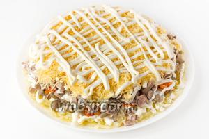 Снова слой майонеза.