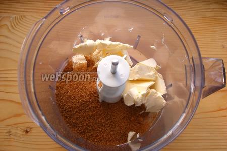 115 г сливочного масла тщательно взбиваем с сахаром.