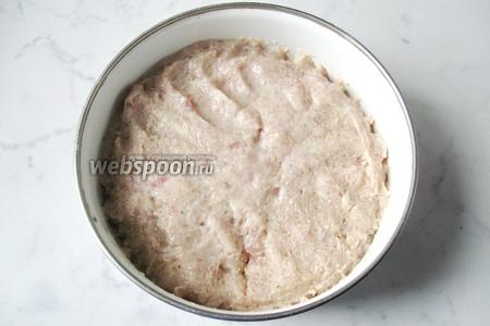 Тщательно перемешать все ингредиенты фарша для котлет.