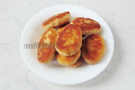 Обжарить котлеты с обеих сторон до румяной корочки. Сочные котлеты из свинины готовы. Подаём на обед или ужин с любым гарниром.