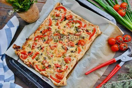Фото рецепта Пицца с болгарским перцем, луком и помидорами черри