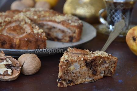 Фото рецепта Грушевый пирог с шоколадом и орехами