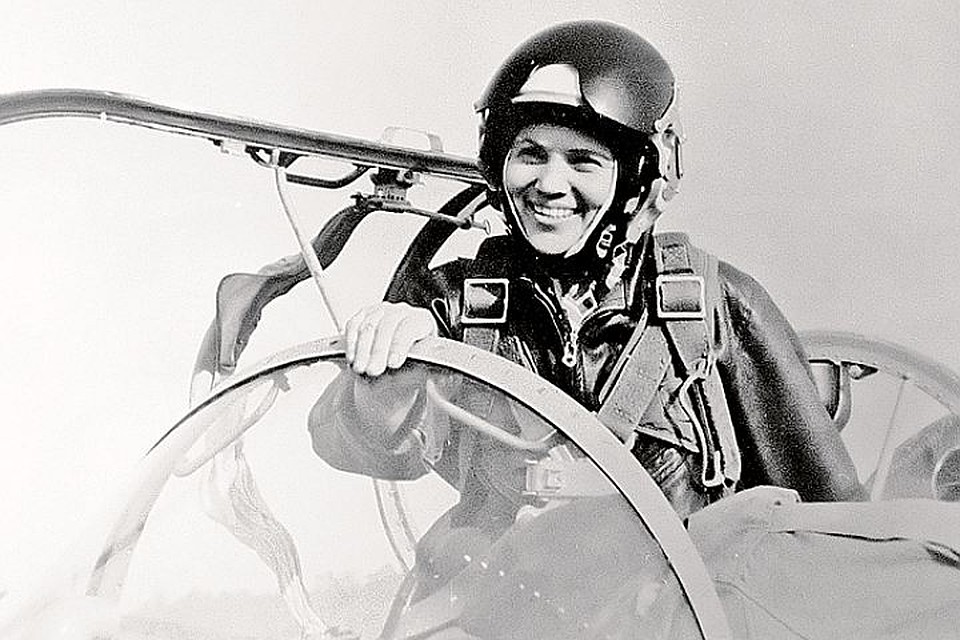 Знаментая летчица Марина Попович навсегда ушла в небо 