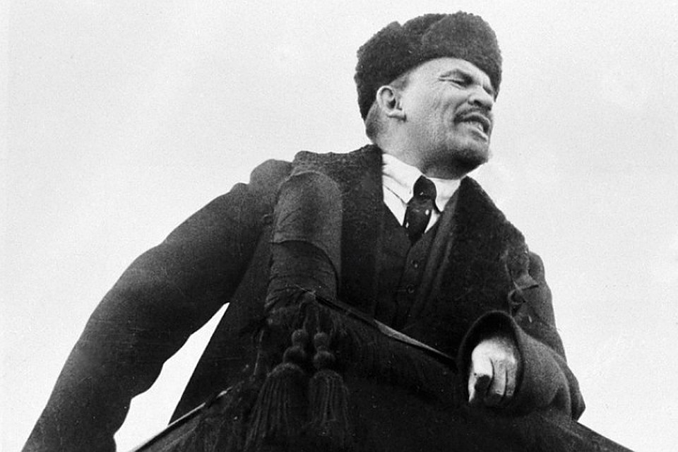 Взяв власть практически в одной России, Ленин к концу своего правления собрал в виде СССР почти всю территорию бывшей Российской империи 