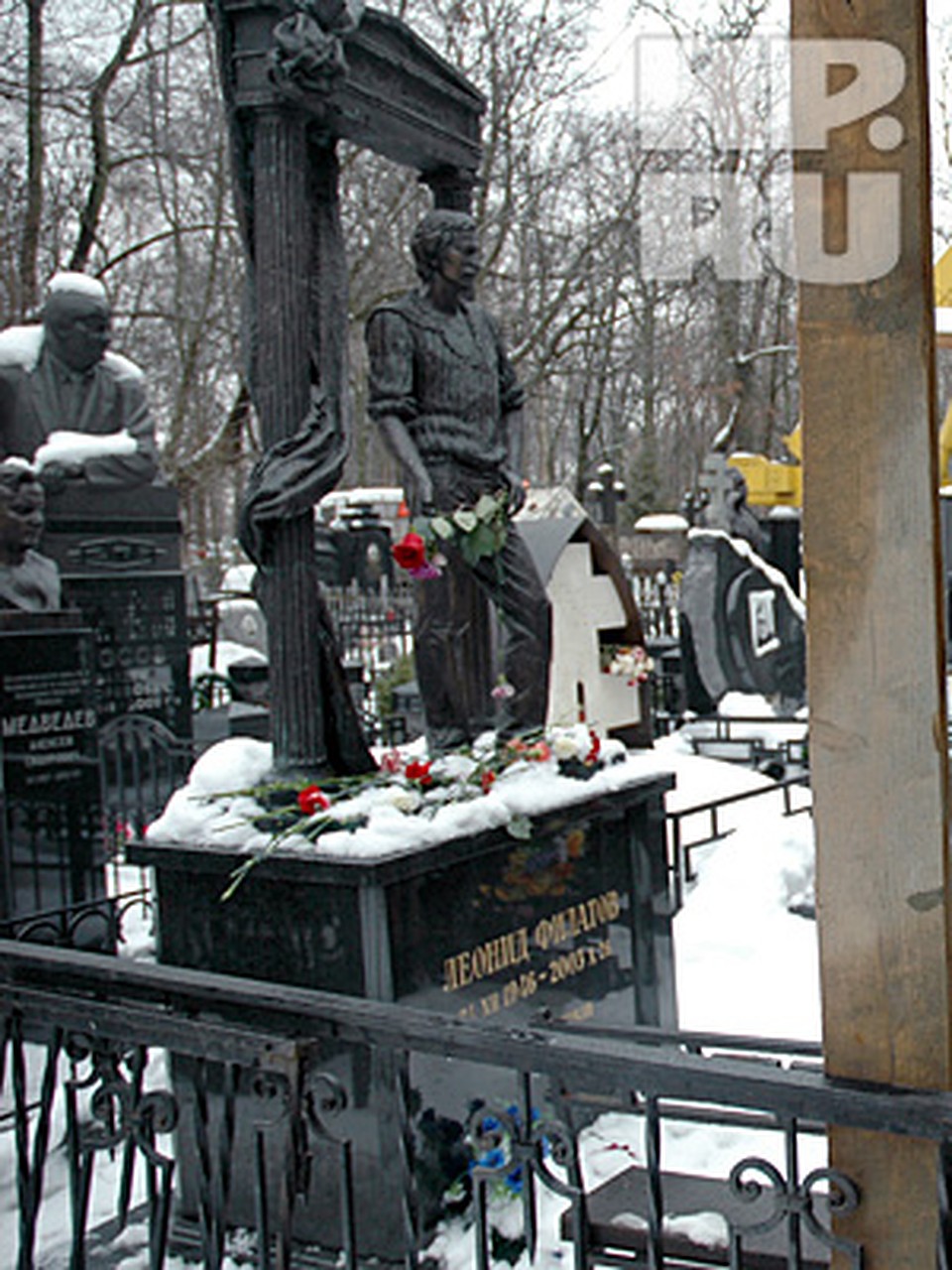 Памятник Леониду Филатову 