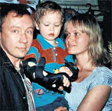 1998 ГОД: Елена с сыном Ванечкой и тогда еще мужем Андреем