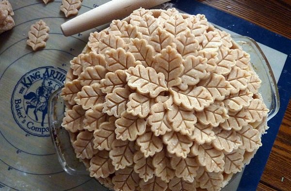 пирог с листиками из теста