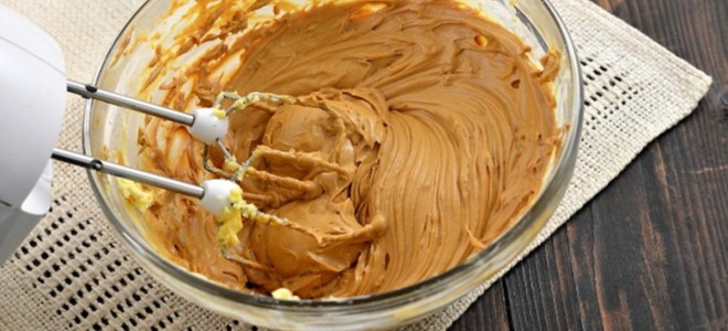 Масляный крем со сгущенкой для торта