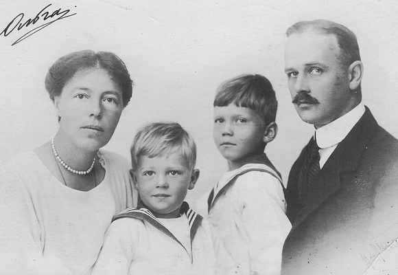Ольга и Николай Куликовские с детьми