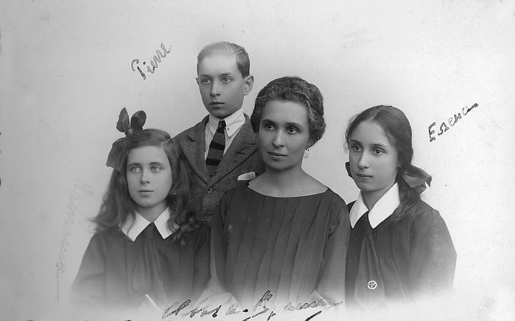 Ольга Михайловна Врангель с детьми